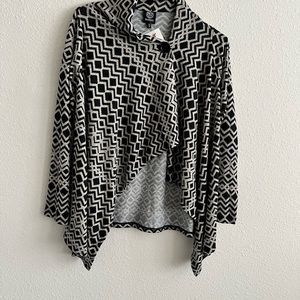 Black & White NWT Shawl